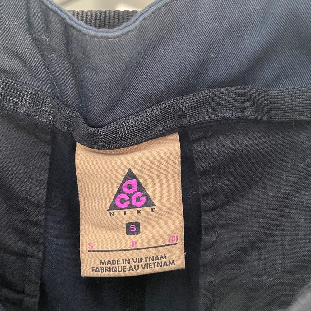 Nike ACG Men's Black Tactical Cargo Pants - Picture 2 of 5